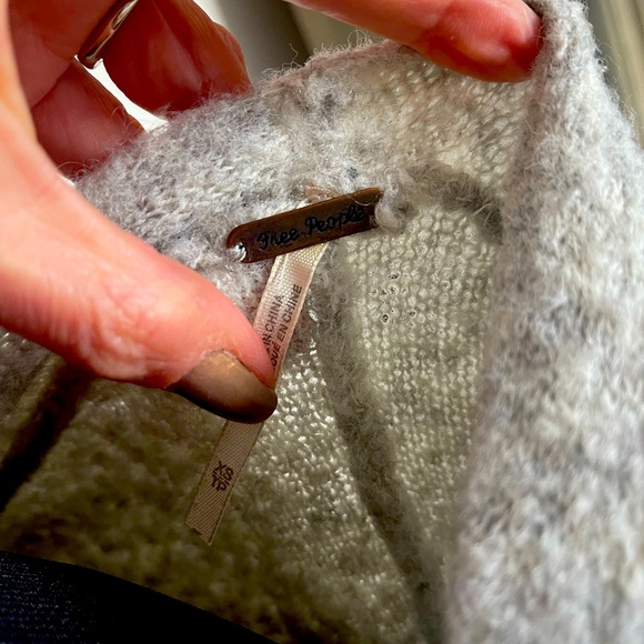 Free People Light Grey Fuzzy Comfy Sexy Sweet Long Cardigan Size XS - Picture 8 of 8